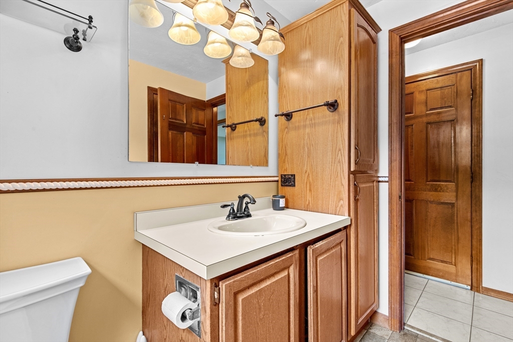 73 Raymond Road Plymouth, MA 02360 - Photo 18 of 37
