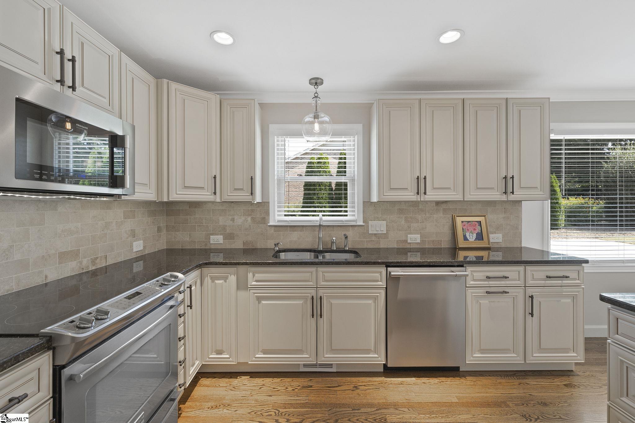 211 Sugar Creek Road Greer, SC 29650 - Photo 4 of 38 Gallery Image 4