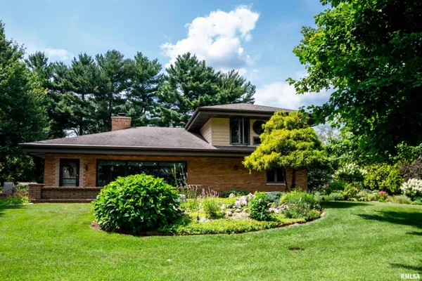 $435,000 | 14105 North River Beach Drive, Chillicothe, IL 61523