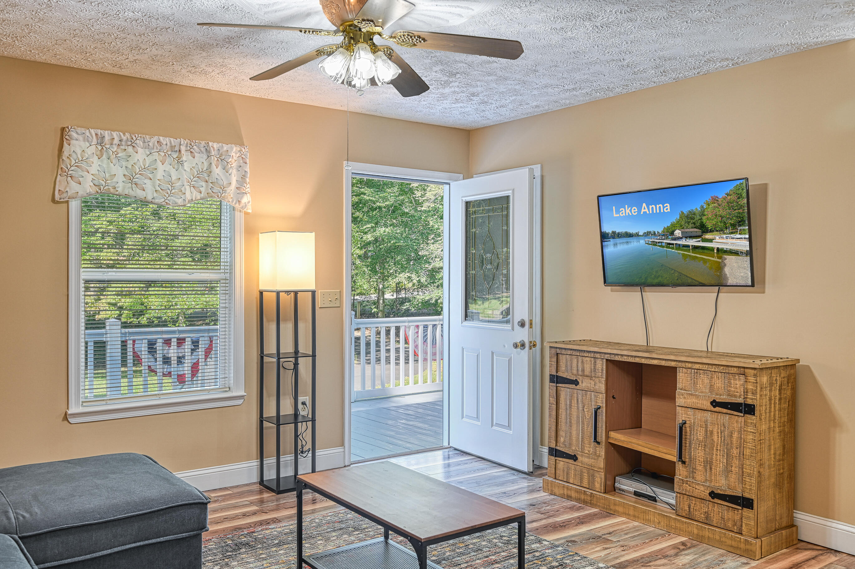 206 Oak Road Bumpass, VA 23024 - Photo 10 of 38 a view of a livingroom with furniture and window