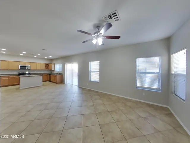 $1,929 | 9526 North 81st Drive, Peoria, AZ 85345