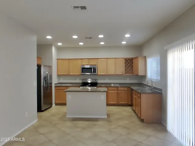 $1,929 | 9526 North 81st Drive, Peoria, AZ 85345