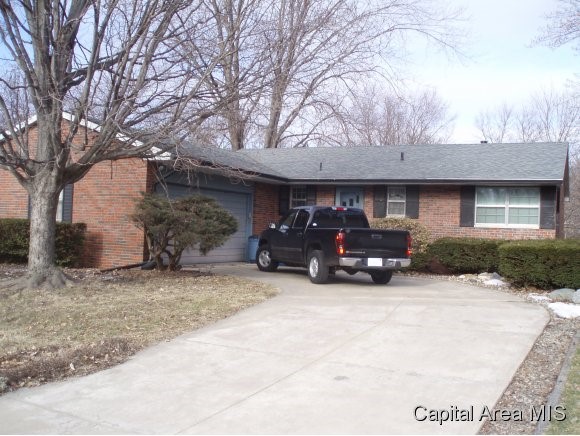200 Collier Drive Springfield, IL 62704 - Photo 1 of 6