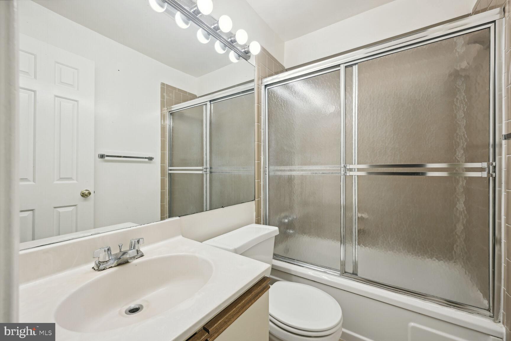 122 4th Street Southeast Washington, DC 20003 - Photo 10 of 14