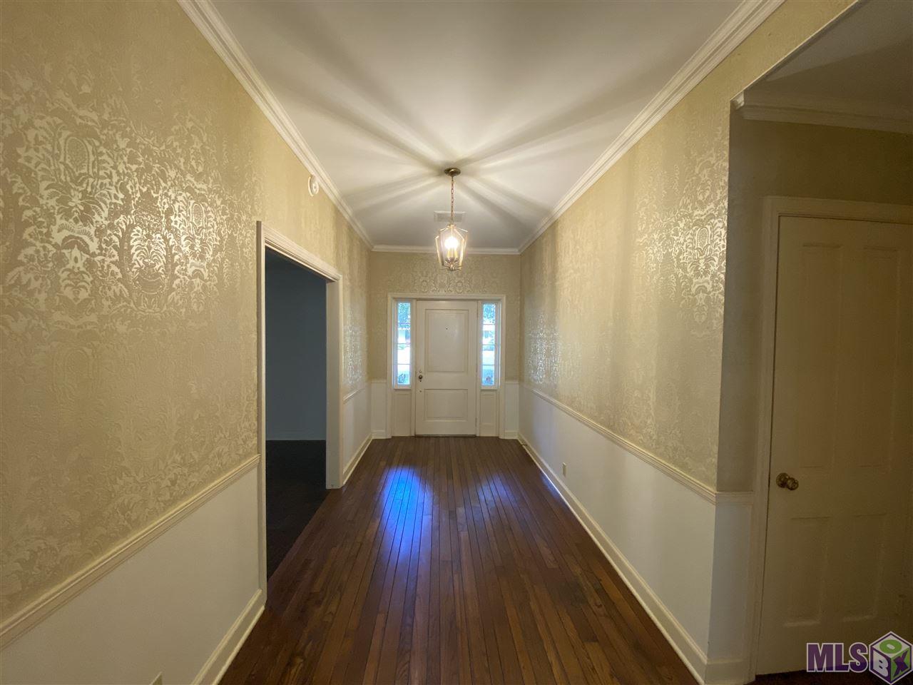 234 Court Street Baton Rouge, LA 70810 - Photo 5 of 8 Foyer