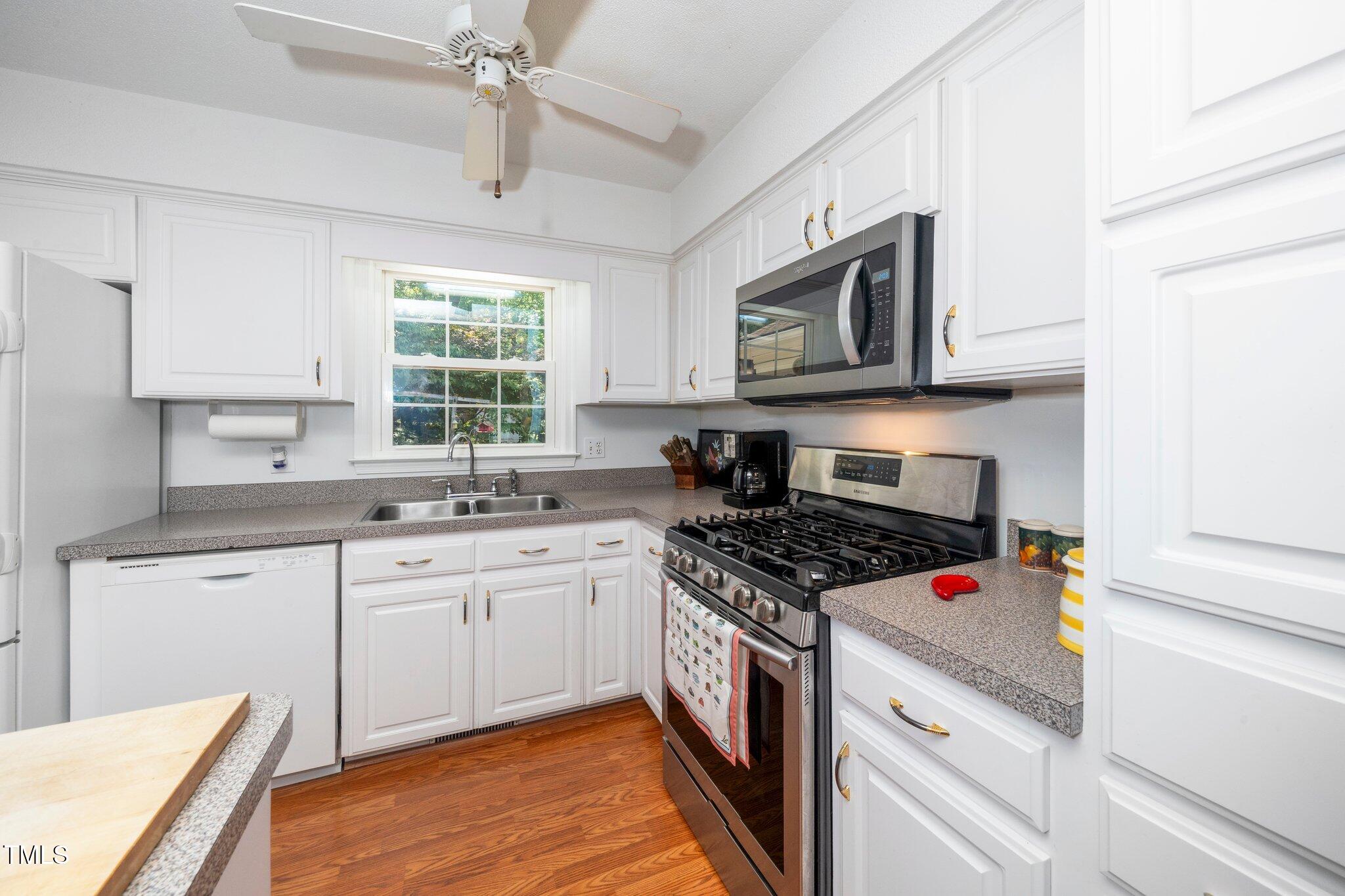 1312 Hampton Valley Road, Unit 10 Cary, NC 27511 - Photo 10 of 35 Kitchen corner