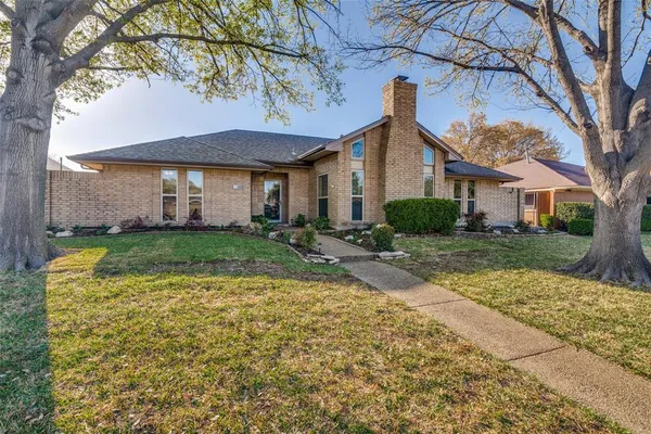 $450,000 | 409 Shadow Bend Drive, Richardson, TX 75081