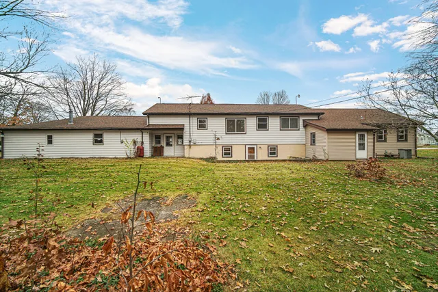 $192,000 | 415 Grenway Road, Kingsford Heights, IN 46346