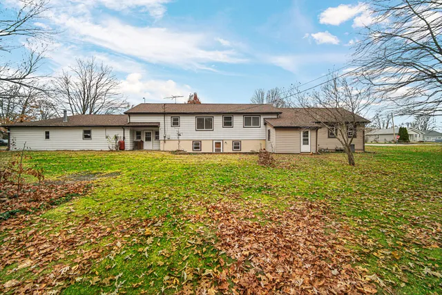 $192,000 | 415 Grenway Road, Kingsford Heights, IN 46346