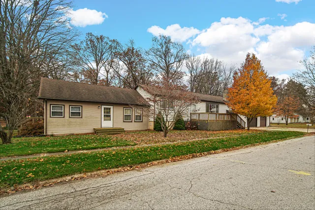 $192,000 | 415 Grenway Road, Kingsford Heights, IN 46346