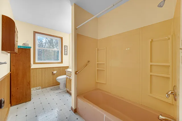 $192,000 | 415 Grenway Road, Kingsford Heights, IN 46346