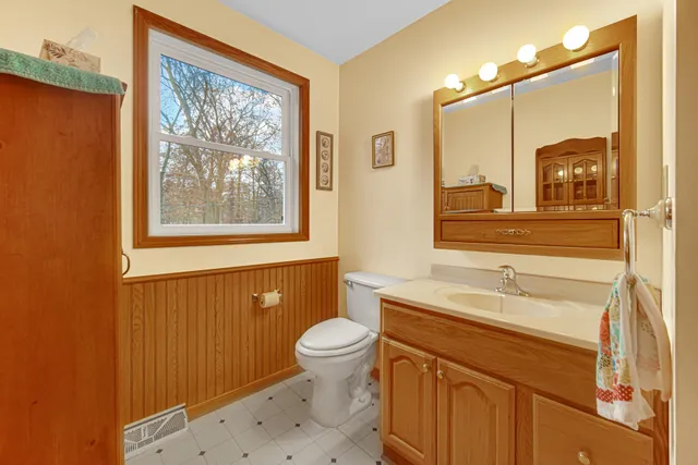 $192,000 | 415 Grenway Road, Kingsford Heights, IN 46346