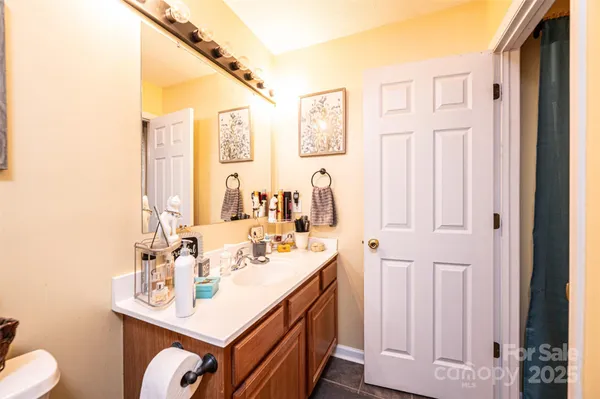 $289,900 | 1324 39th Street Southwest, Hickory, NC 28602