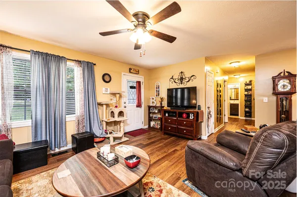$289,900 | 1324 39th Street Southwest, Hickory, NC 28602