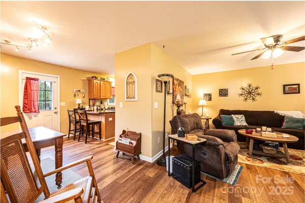 $289,900 | 1324 39th Street Southwest, Hickory, NC 28602