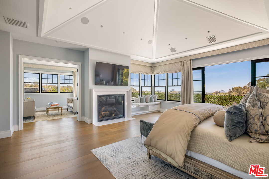 22 Oakmont Drive Los Angeles, CA 90049 - Photo 10 of 23 Gallery Image 10