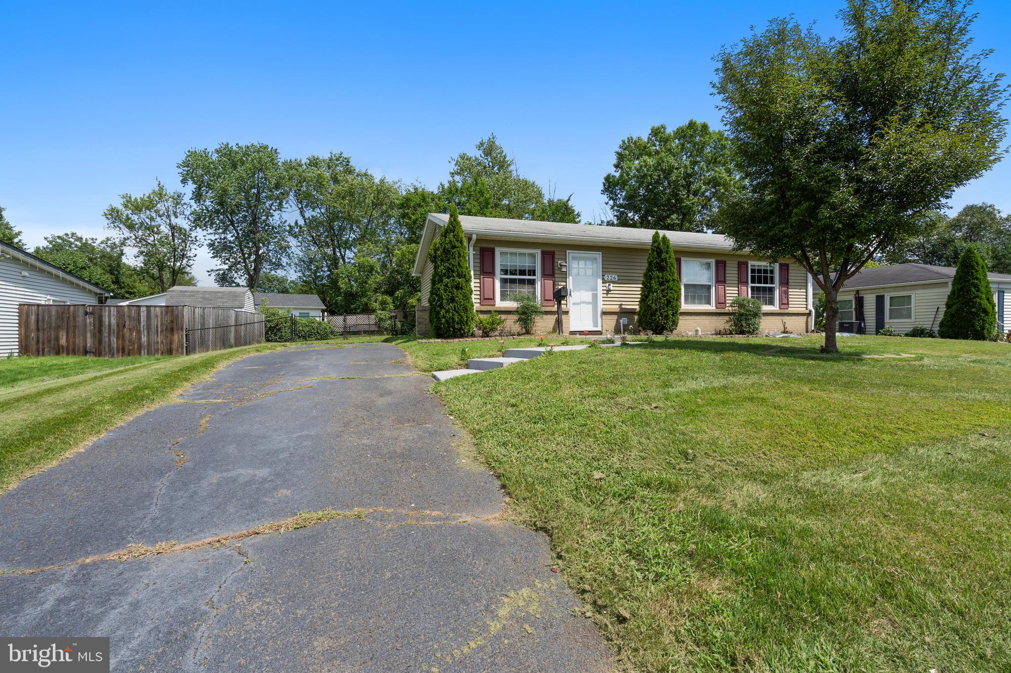 226 West Ash Road Sterling, VA 20164 - Photo 2 of 16 front and driveway