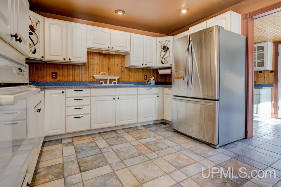 5748 Brampton 27.5 Road Gladstone, MI 49837 - Photo 5 of 30 Gallery Image 5
