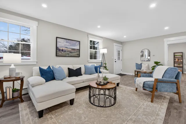 $389,000 | 1 Pine Lane, Raymond, ME 04071