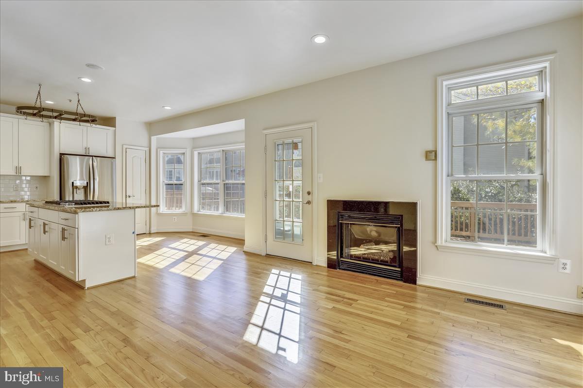 6410 Springview Place Rockville, MD 20852 - Photo 11 of 58