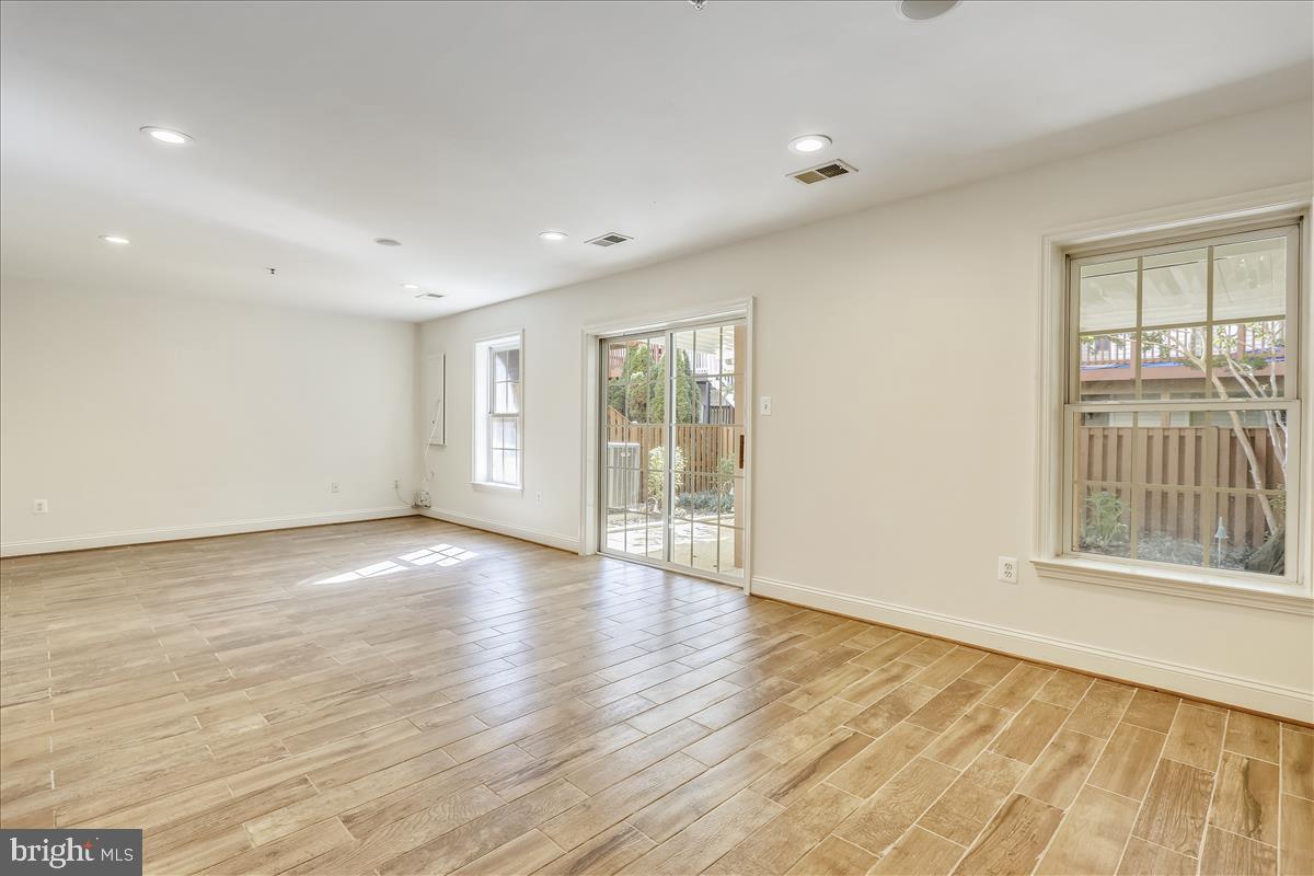 6410 Springview Place Rockville, MD 20852 - Photo 30 of 58