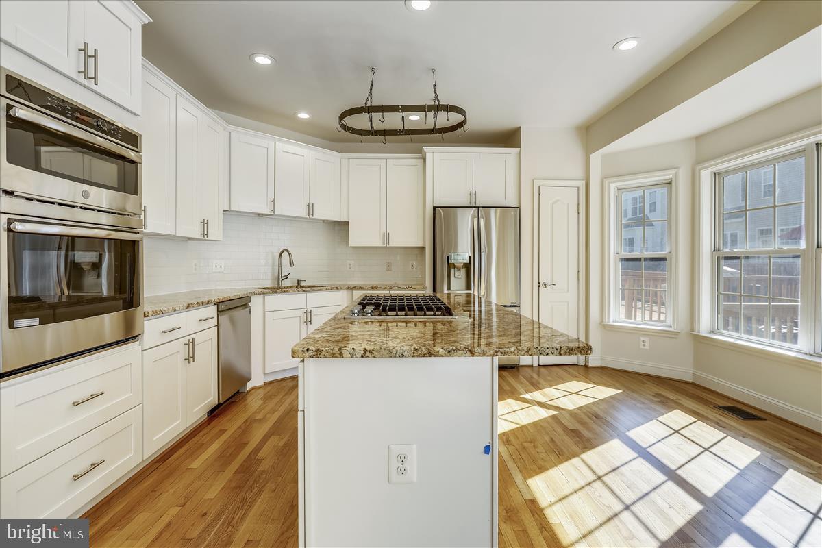 6410 Springview Place Rockville, MD 20852 - Photo 6 of 58