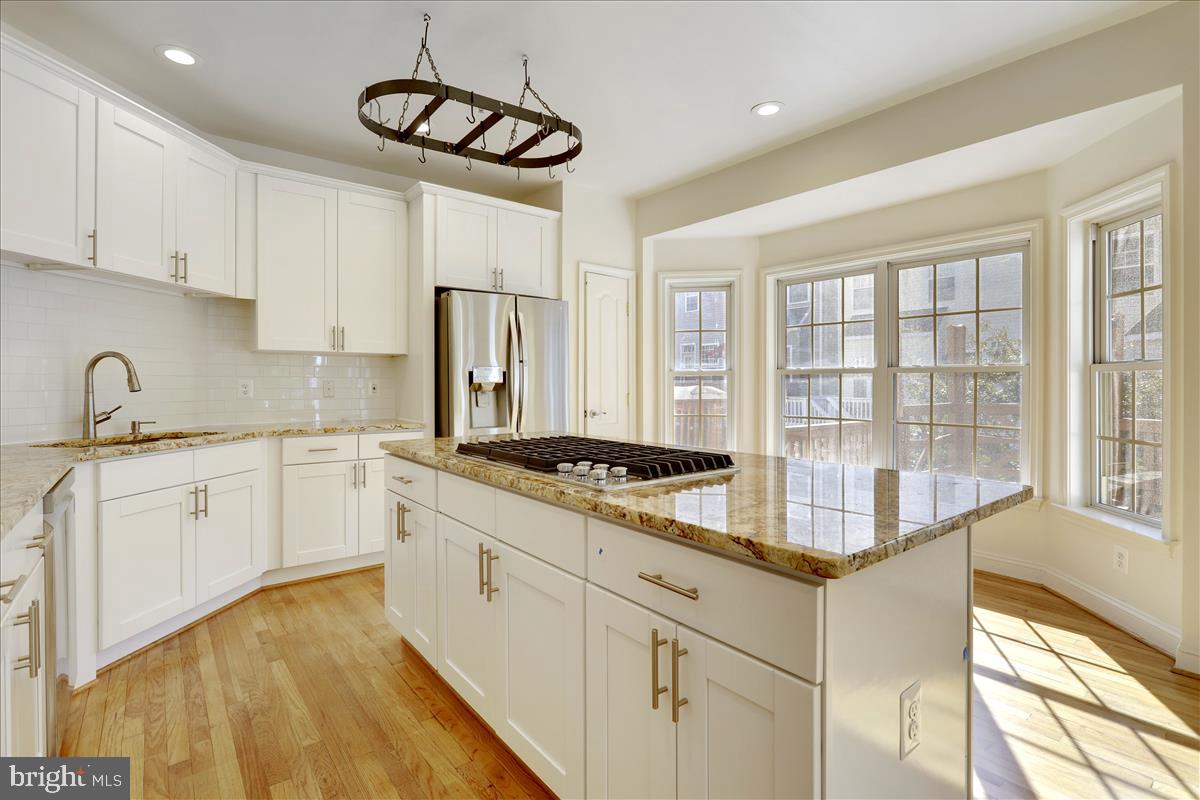 6410 Springview Place Rockville, MD 20852 - Photo 7 of 58