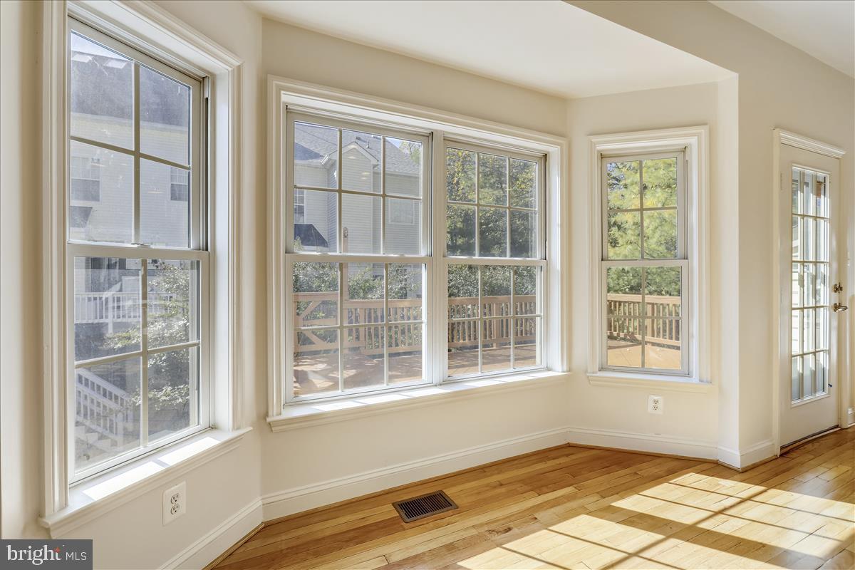 6410 Springview Place Rockville, MD 20852 - Photo 9 of 58