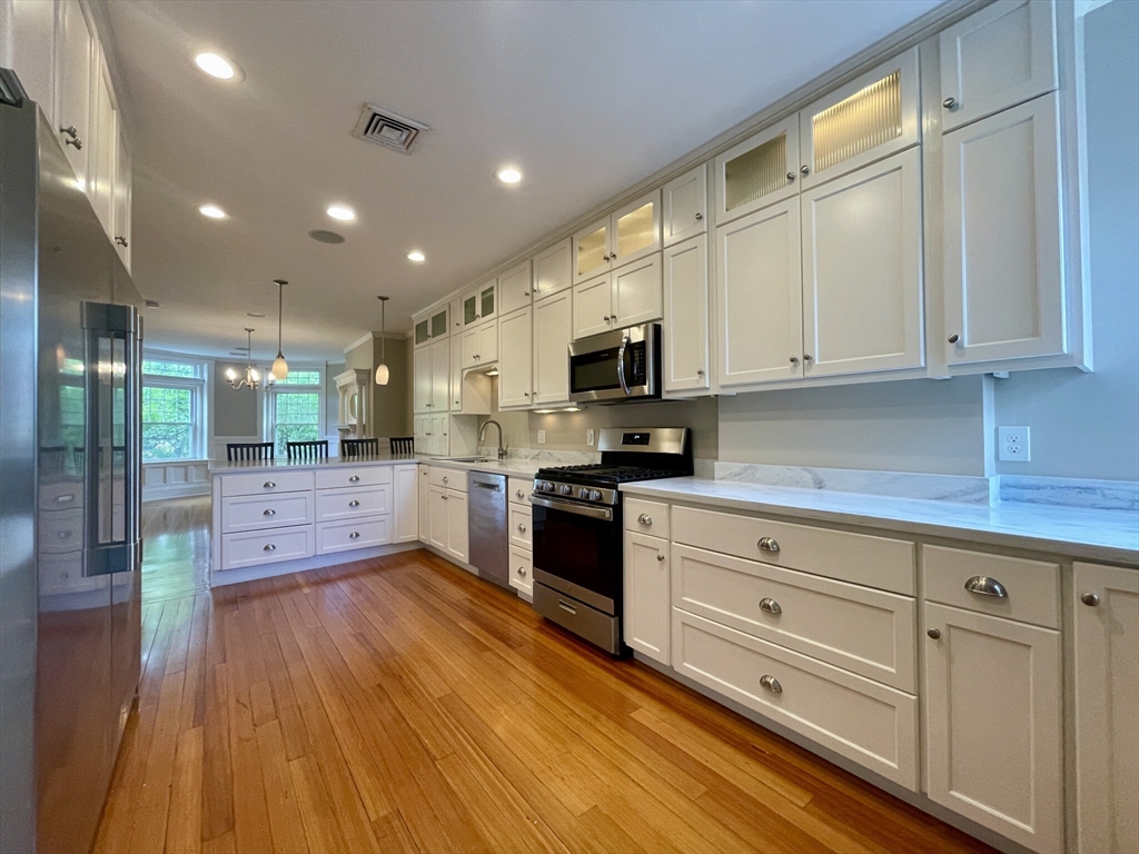 5 Strathmore Road, Unit 3 Brookline, MA 02445 - Photo 10 of 17