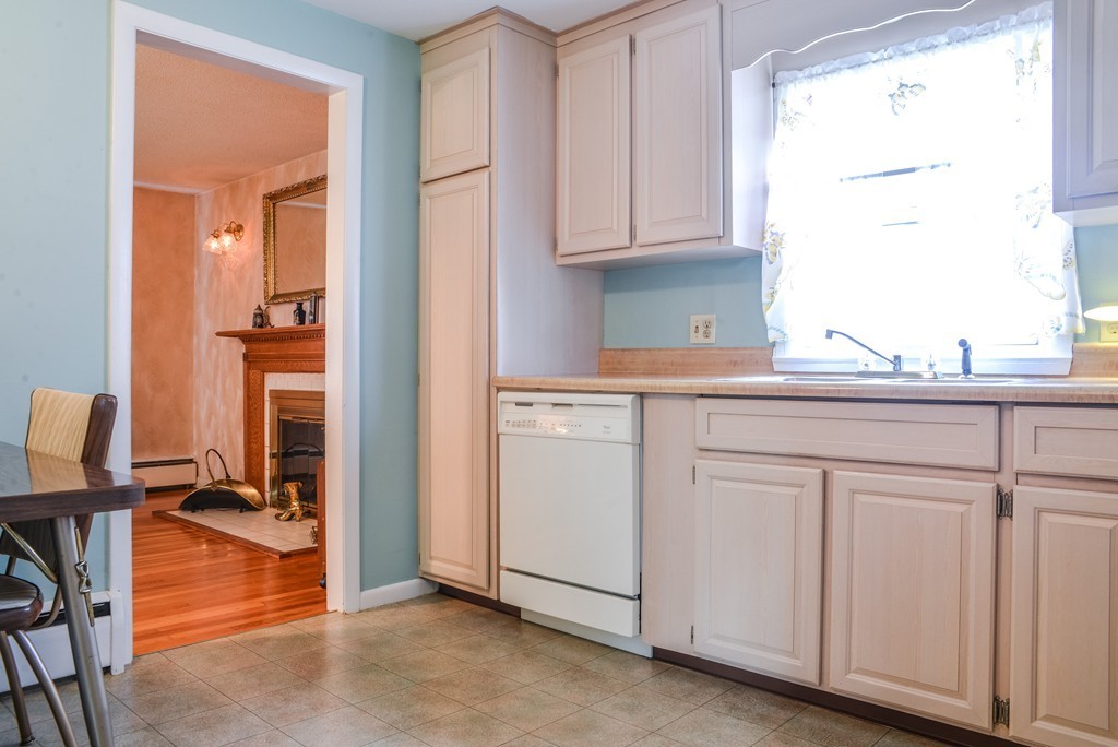 143 Mandalay Road Chicopee, MA 01020 - Photo 11 of 29 Gallery Image 11