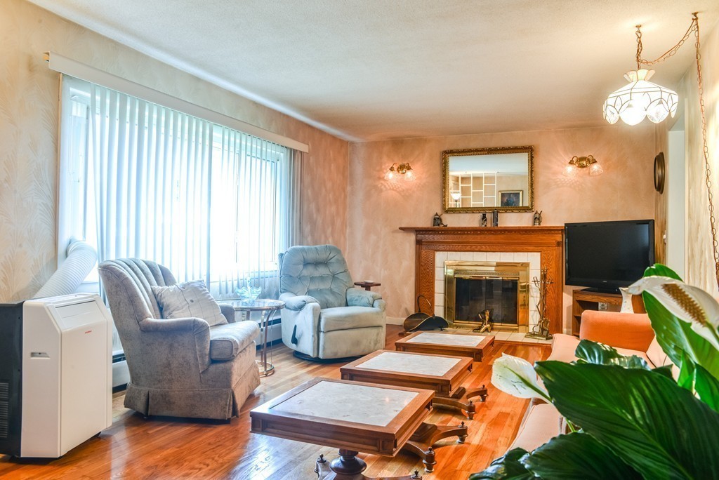 143 Mandalay Road Chicopee, MA 01020 - Photo 7 of 29 Gallery Image 7
