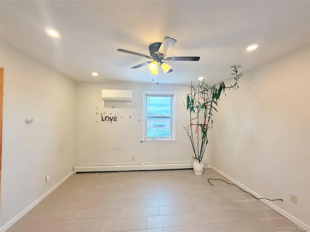 a view of entryway with a fan