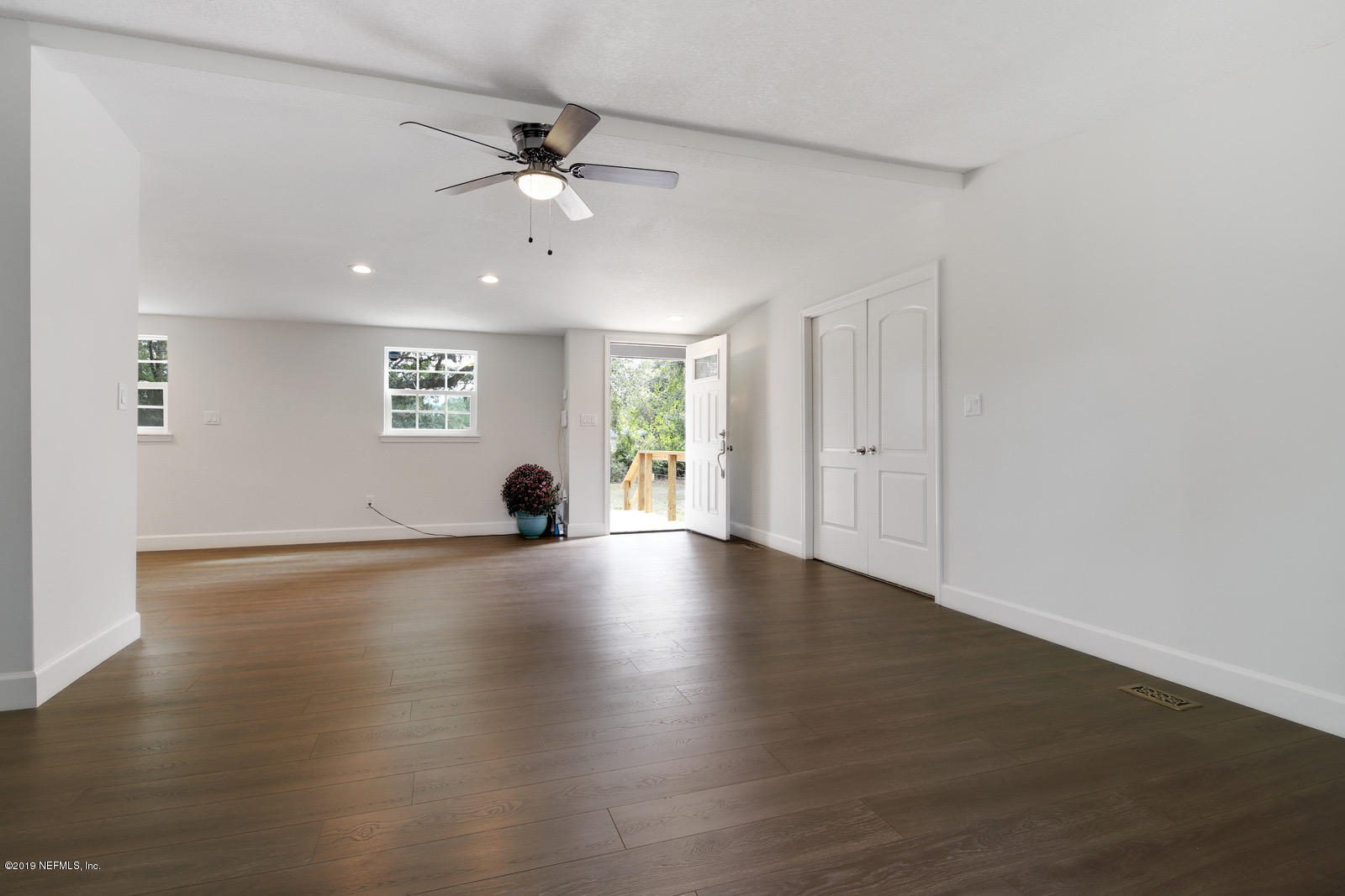 15605 Flounder Road Jacksonville, FL 32226 - Photo 4 of 27 006_1600x1067_mls_1600x1067