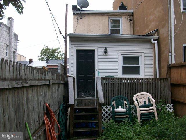 Exterior (Rear)