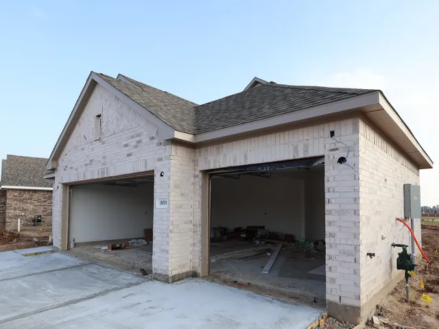 $425,990 | 31011 Newcomb Lndg Lane, Waller, TX 77484