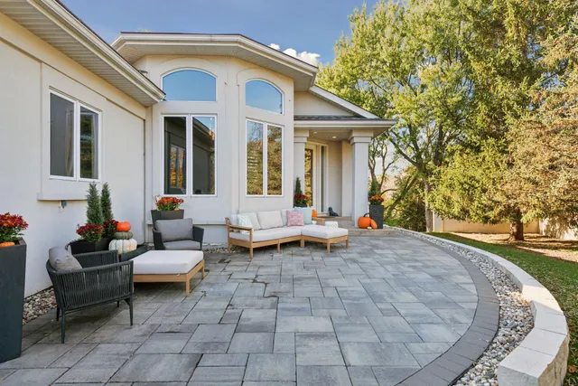 $1,099,000 | 2600 Cedar Green, Minnetonka, MN 55305