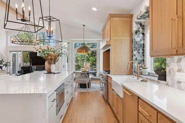 $1,099,000 | 2600 Cedar Green, Minnetonka, MN 55305