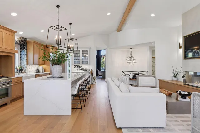 $1,099,000 | 2600 Cedar Green, Minnetonka, MN 55305