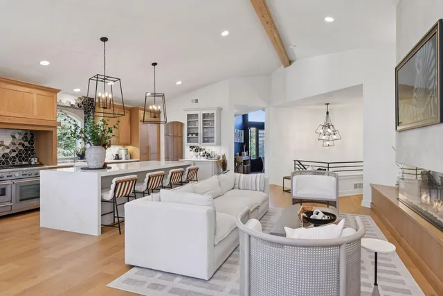 $1,099,000 | 2600 Cedar Green, Minnetonka, MN 55305