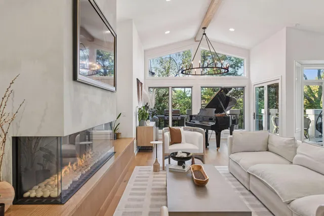 $1,099,000 | 2600 Cedar Green, Minnetonka, MN 55305