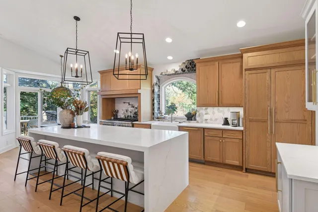 $1,099,000 | 2600 Cedar Green, Minnetonka, MN 55305