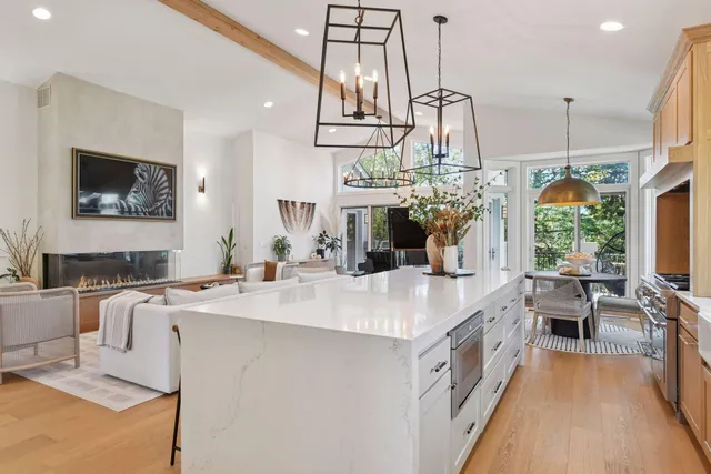 $1,099,000 | 2600 Cedar Green, Minnetonka, MN 55305