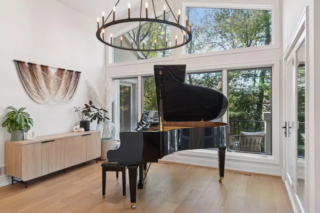 $1,099,000 | 2600 Cedar Green, Minnetonka, MN 55305