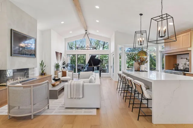 $1,099,000 | 2600 Cedar Green, Minnetonka, MN 55305