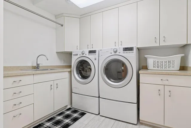 $1,099,000 | 2600 Cedar Green, Minnetonka, MN 55305