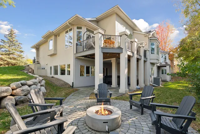 $1,099,000 | 2600 Cedar Green, Minnetonka, MN 55305