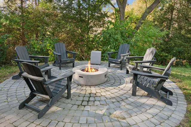 $1,099,000 | 2600 Cedar Green, Minnetonka, MN 55305