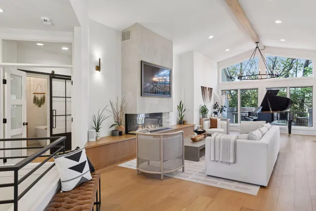 $1,099,000 | 2600 Cedar Green, Minnetonka, MN 55305