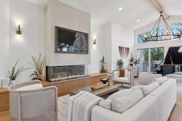 $1,099,000 | 2600 Cedar Green, Minnetonka, MN 55305