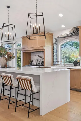 $1,099,000 | 2600 Cedar Green, Minnetonka, MN 55305